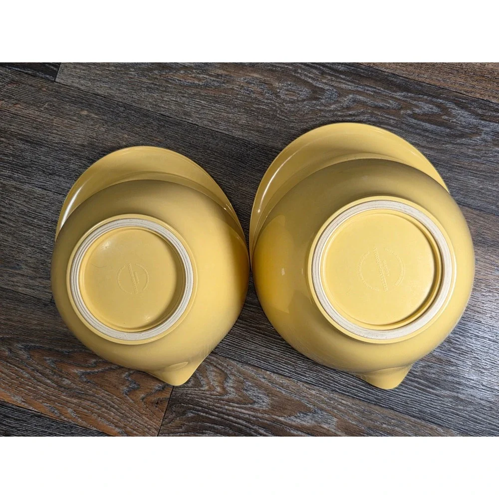 Williams Sonoma Melamine Mixing Bowls Set of 2 Yellow 3qt 4qt Pour Spout Nesting
